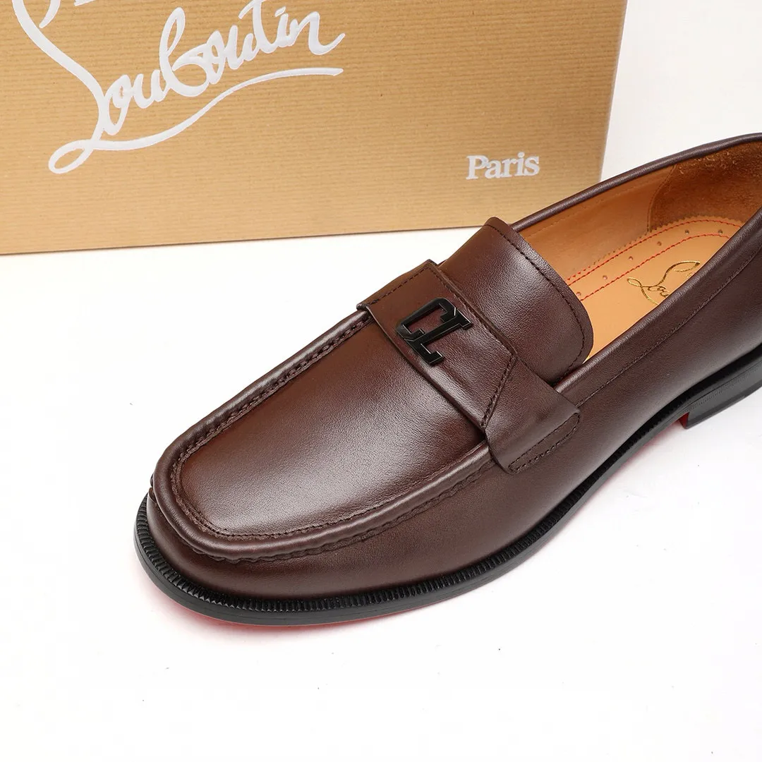 Batch 1,080 yuan 💰••New real shots••CL～High-end men’s 👔casual•loafers with red soles! ••🆑Genuine and top-quality goods from original orders ••✅💯 Purchase goods from top-quality original orders! Original imported patterned cowhide ➕Imported cowhide lining ➕Cowhide feet ➕Original leather outsole~🉑️Feel free to compare the authentic ones! Size: 38-44 (45.46.47 can be customized)